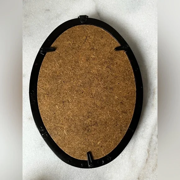 Vintage Oval Ornate brown/reddish Gilded wall Picture Frame.. - Picture 5 of 8